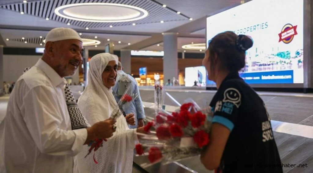 İlk hac kafilesi yurda döndü
