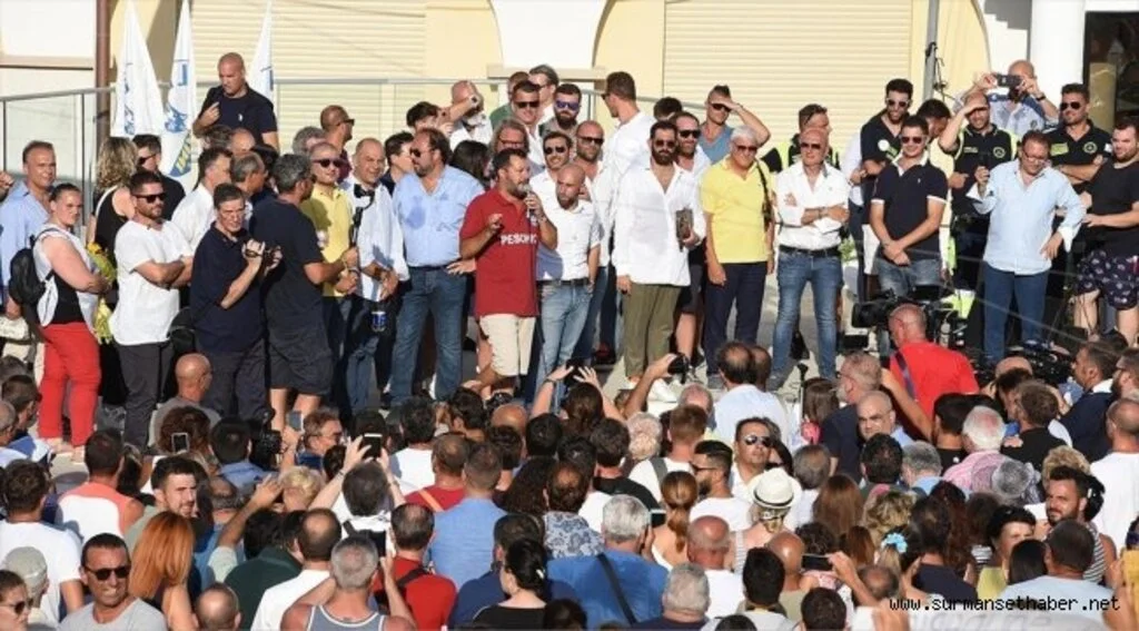 İtalya'daki hükümet krizinin yönü pazartesi belli olacak