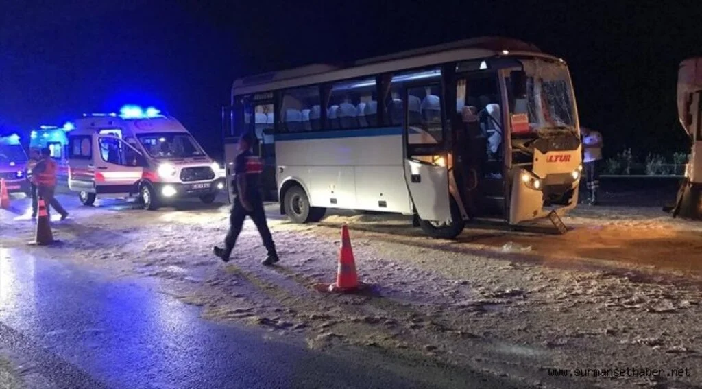 Manisa'da zincirleme trafik kazası: 23 yaralı