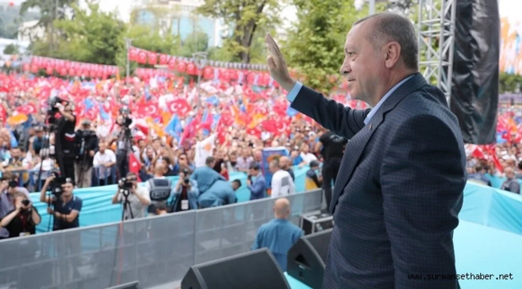 Milletimize düşmanlık edenlerin yanında ne işin var