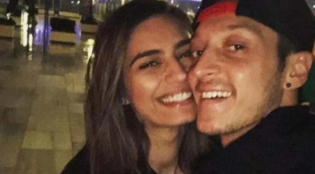 Müthiş ortaklık!  Mesut Özil ve Amine Gülşe...