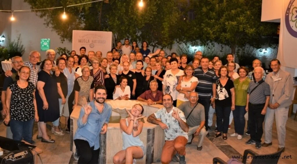 100 Yaş Evi üyeleri gençlerle dans gecesinde bir araya geldi