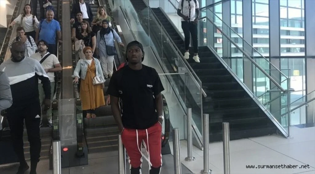 Abdoulay Diaby Beşiktaş için İstanbul'da