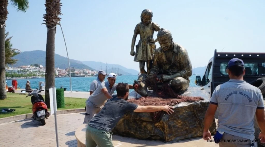 Balıkçı Dede Ve Torunu Eski Yerinde