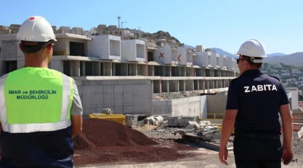 Bodrum'da Kaçak Yapıların Yıkımı Devam Ediyor