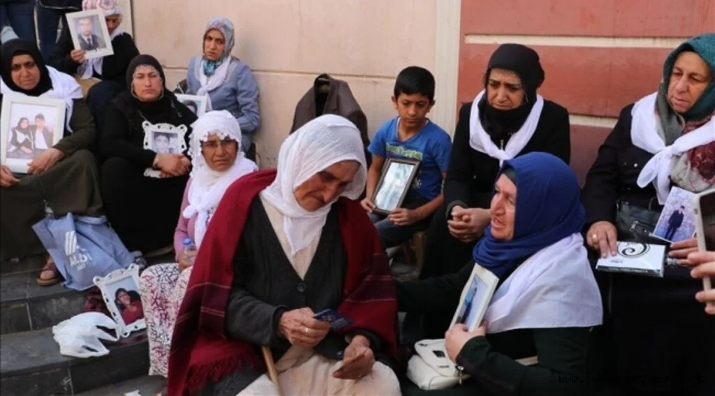 Diyarbakır annelerinden HDP  hakkında suç duyurusu