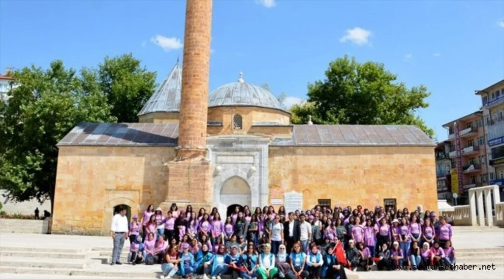 Gençlik kampına katılan 300 öğrenciye 'Ahilik' anlatıldı