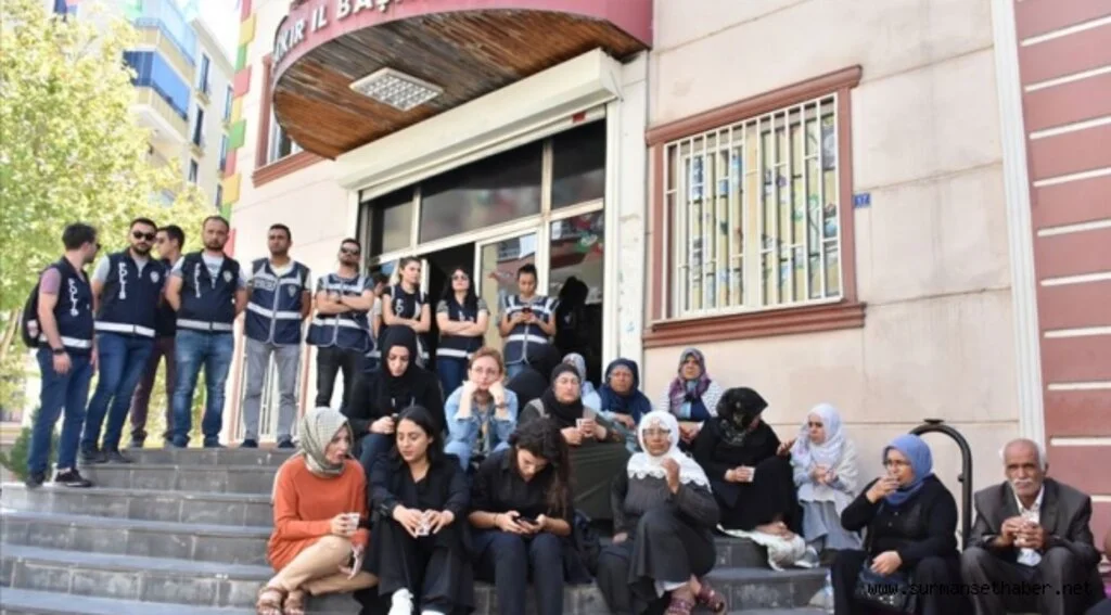 HDP İl binası önünde eylem yapan aile tehdit edildiğini iddia etti