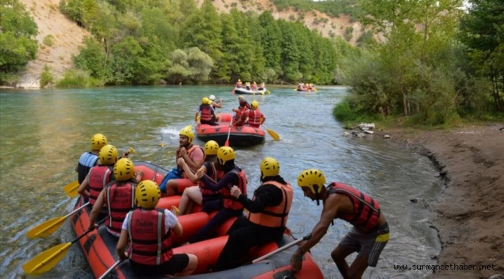 Tur firmaları kafilelerle Tunceli'ye yolcu taşıyor