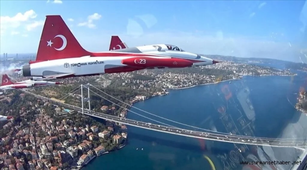 Türk Yıldızları'nın İstanbul'u selamlamasına 'kokpit içi' bakış