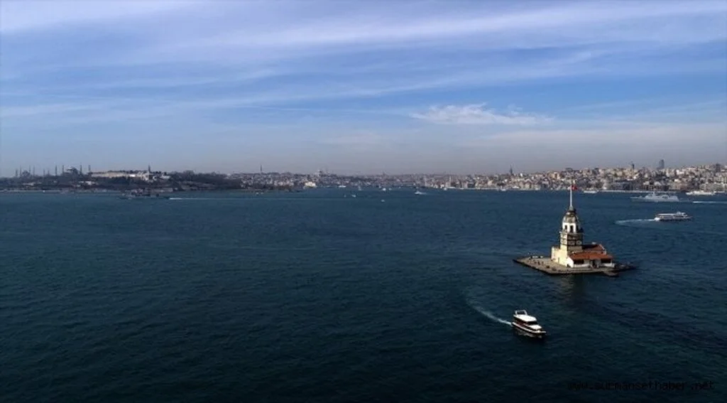 Boğazdan geçen tüm gemilere bayrak dağıtılacak