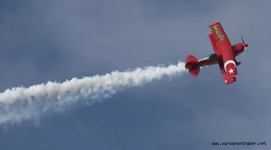 Kadın akrobasi pilotundan Cumhuriyet Bayramı'na özel gösteri