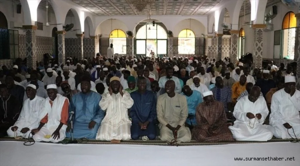 Senegal'de bir asırdır susmayan zikir: Hadarat-ul Cuma
