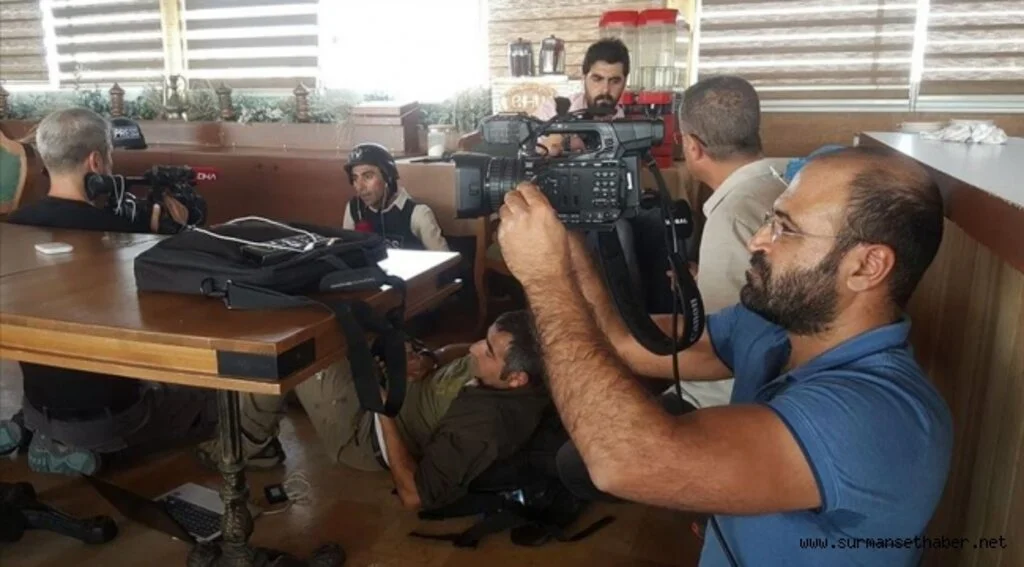 YPG gazetecileri hedef aldı, iki AA muhabiri yaralandı