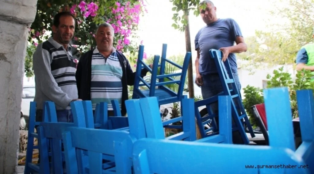 BODRUM MAVİSİ ARTIK KAHVEHANELERDE