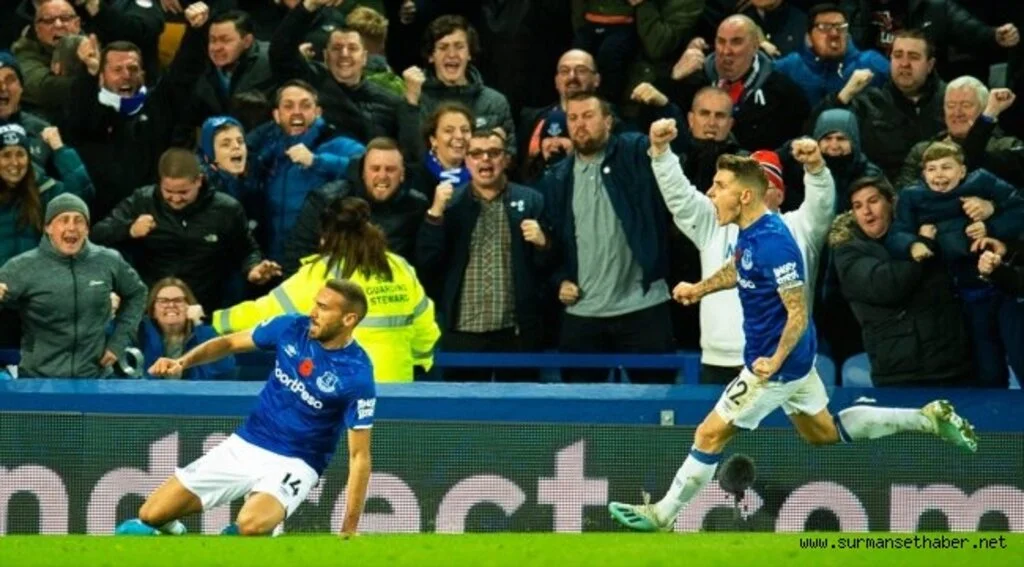 Everton Cenk Tosun'la Güldü