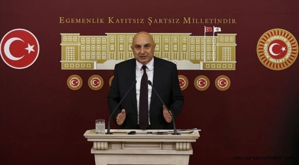 'Halkımızı türbanlısıyla başörtülüsüyle başı açık kadınlarıyla kucaklıyoruz'