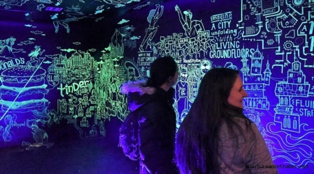 İsveç'te Türk sanatçılardan 'performatif çizim' gösterisi