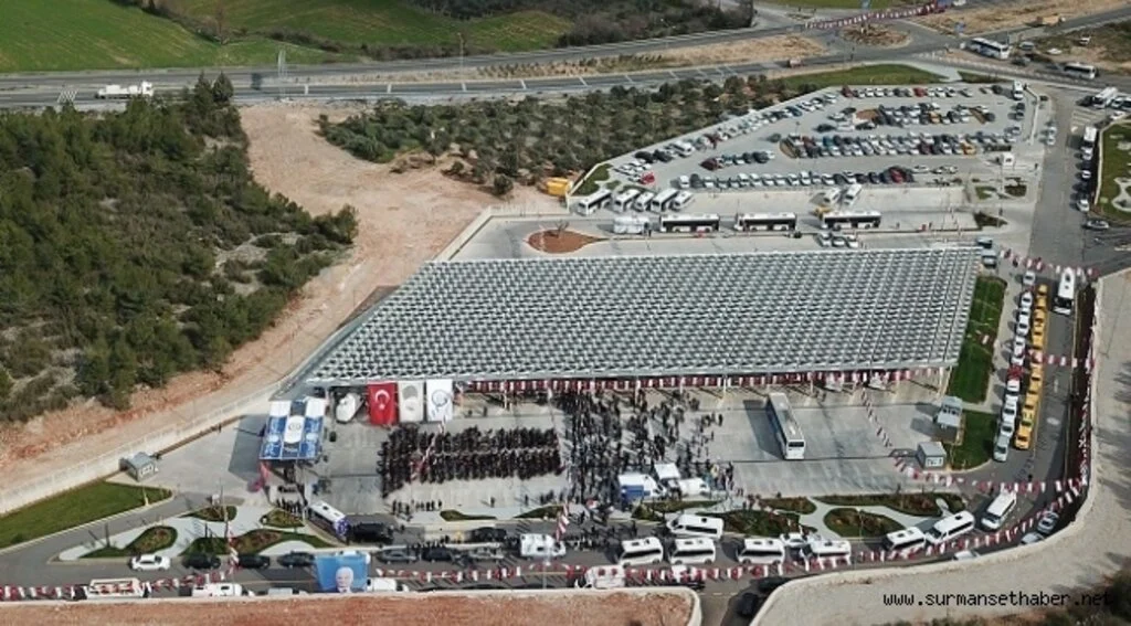 Tükettiği enerjisini çatısından üretti 