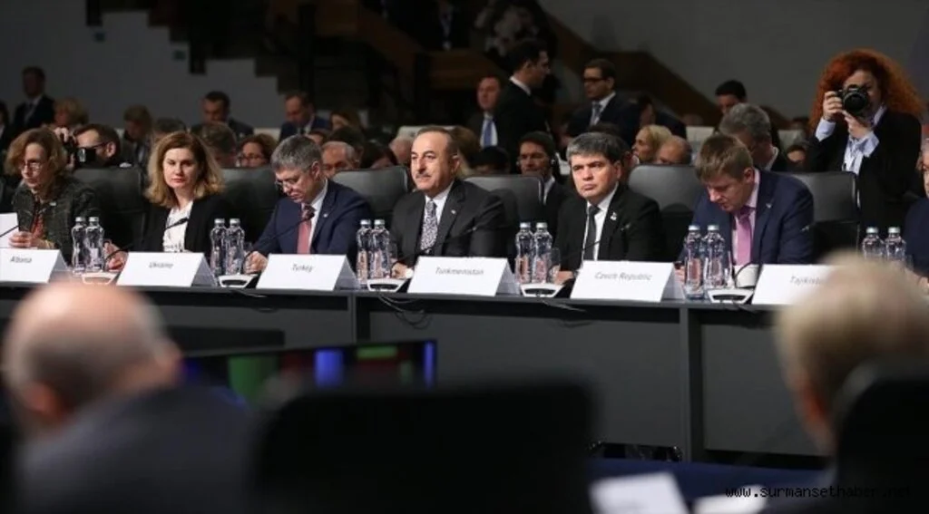 Bakan Çavuşoğlu'dan  FETÖ uyarısı
