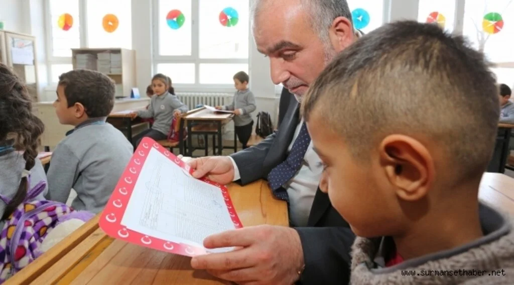 Canik’te öğrencilerin karne sevinci
