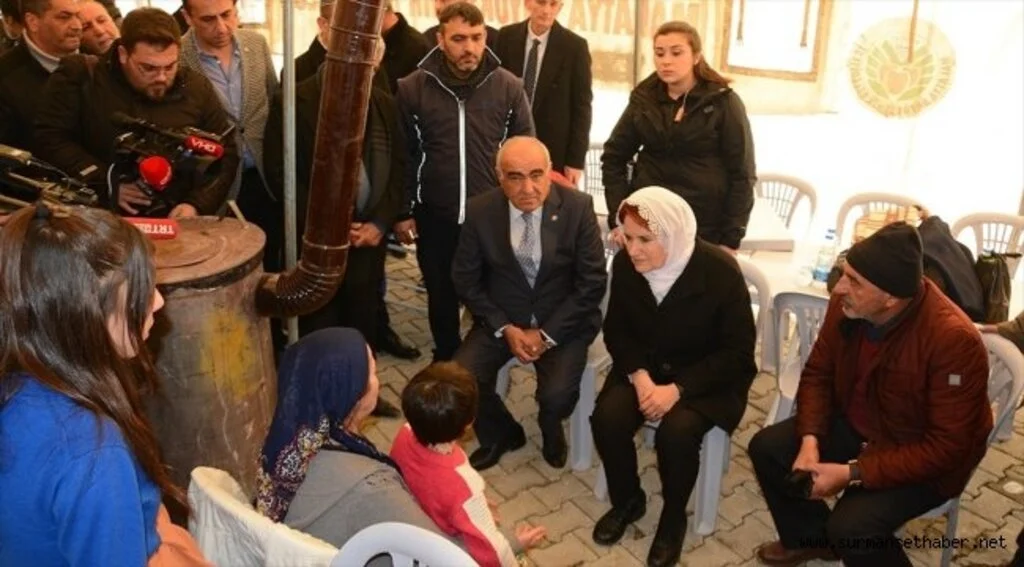 İYİ Parti Genel Başkanı Akşener depremzedeleri ziyaret etti