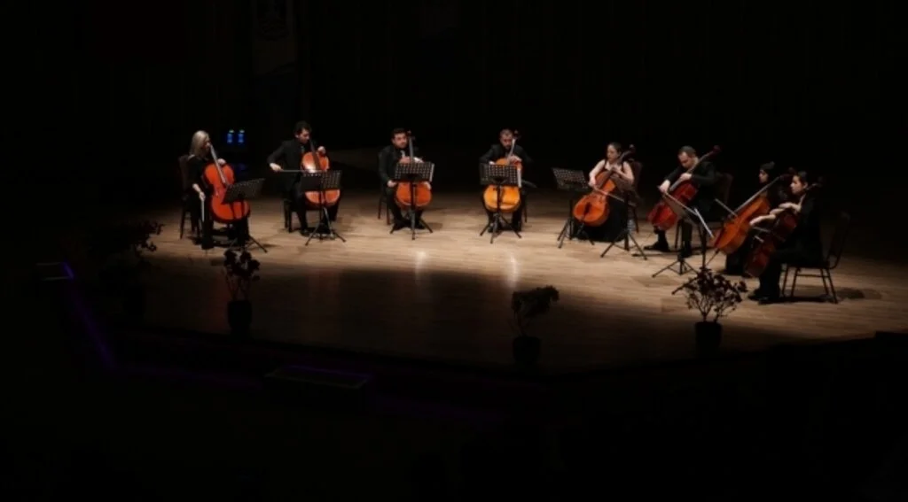 8 VİYOLONSEL VE KLASİK'TEN TANGO'YA