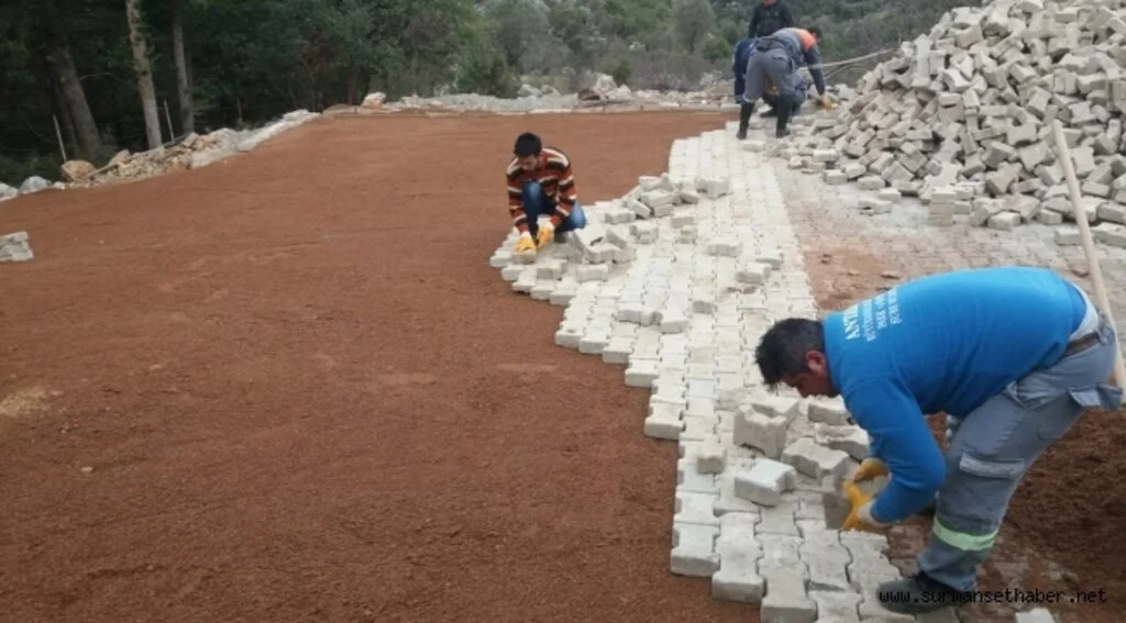 Alanya’daki mezarlıklarda kapsamlı temizlik