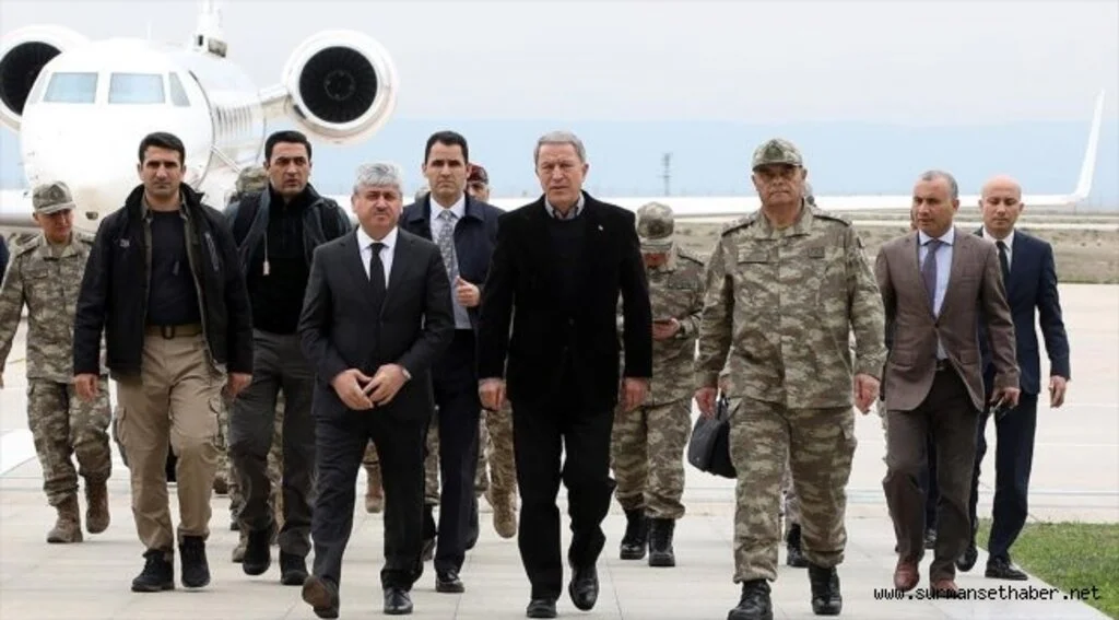 Bakan Akar ve komutanlar sınırın sıfır noktasında