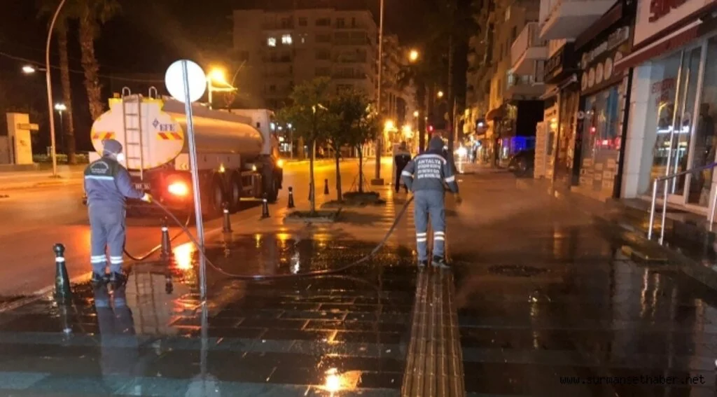 Koronavirüs seferberliği, 225 personel ANTALYA'yı dezenfekte ediyor