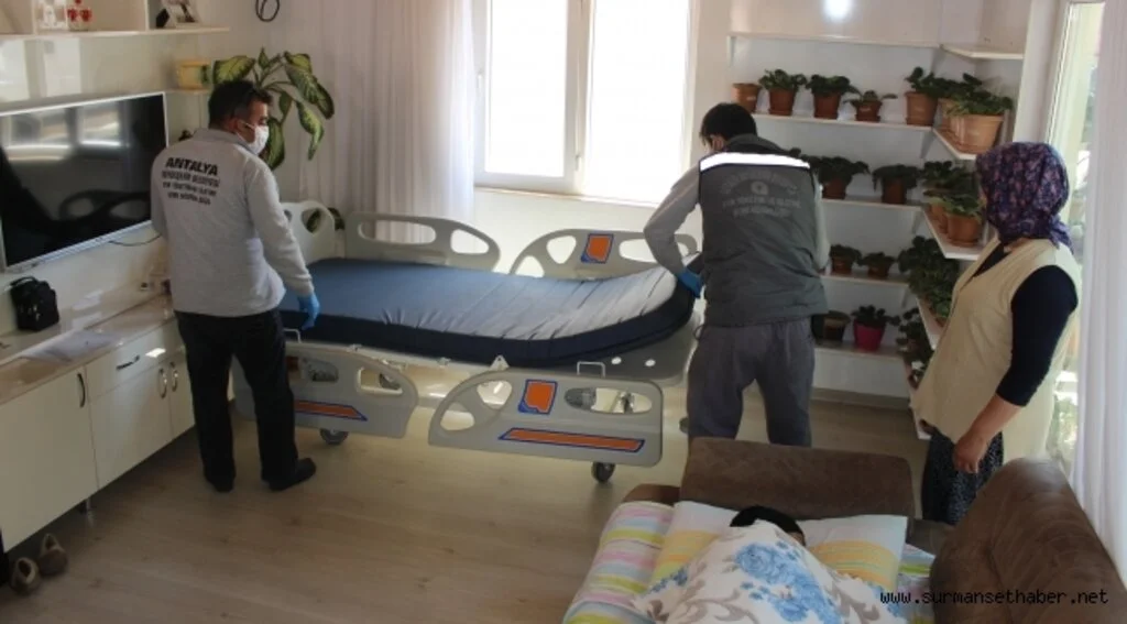Antalya Büyükşehir’in hasta yatağı yardımları devam ediyor