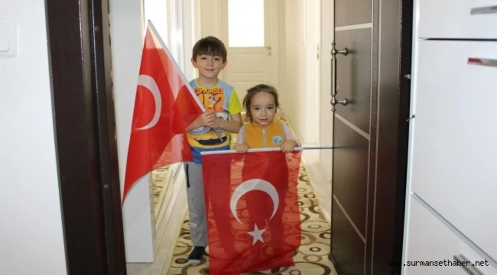 Antalya’nın dört bir yanı kırmızı beyaza büründü