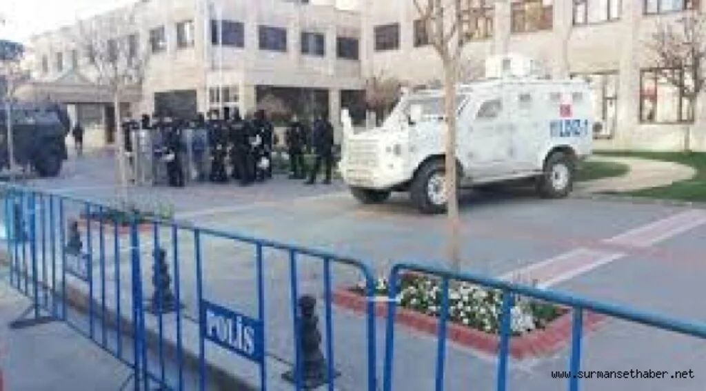 HDP'li 3 belediye başkanı görevden alındı