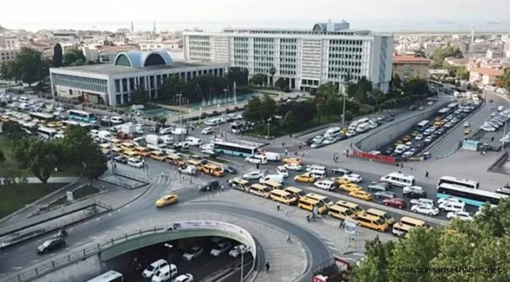  İstanbul'da Dolmuş şoförü İBB önünde eylem yaptı
