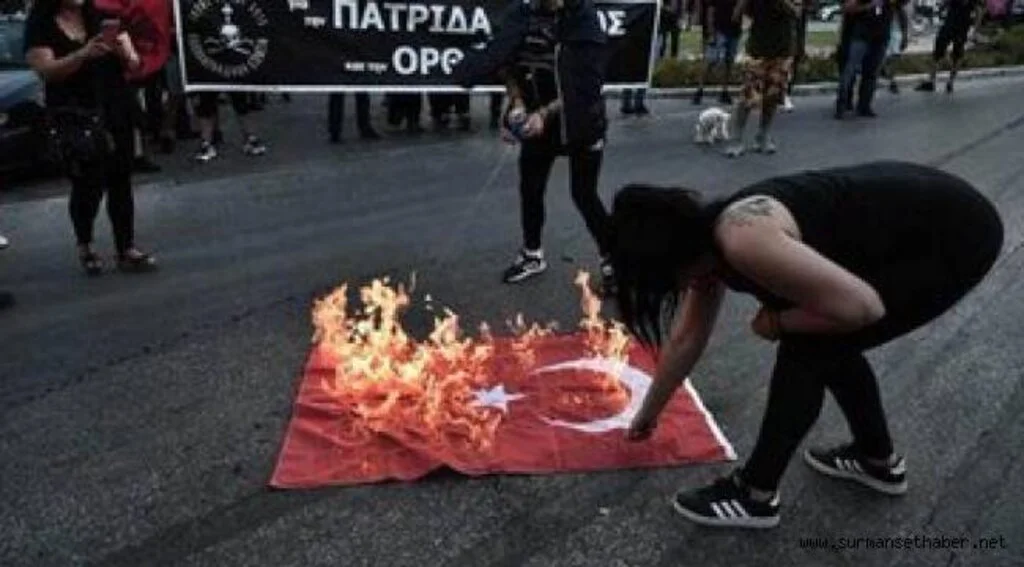 Türk Bayrağını Yakan Yunanlılara Türkiye'den çok sert tepki