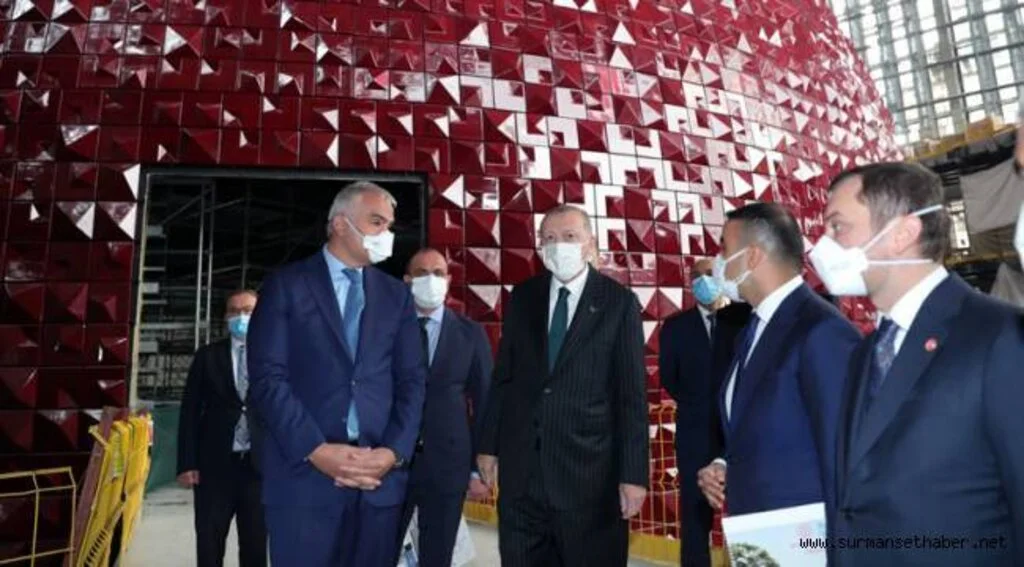 Cumhurbaşkanı Erdoğan, yapımı devam eden Taksim Camii ve yeni Atatürk Kültür Merkezinde incelemelerde bulundu