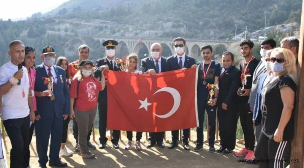 Karaisalı'de Cumhuriyet Koşusu düzenlendi.