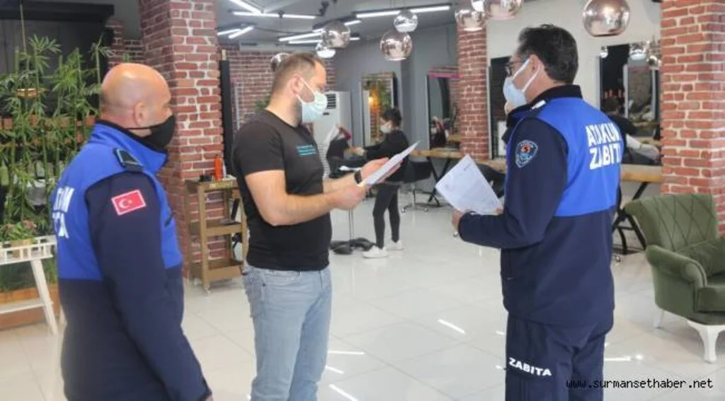 Atakum Zabıtası'ndan  esnafa saat uyarısı
