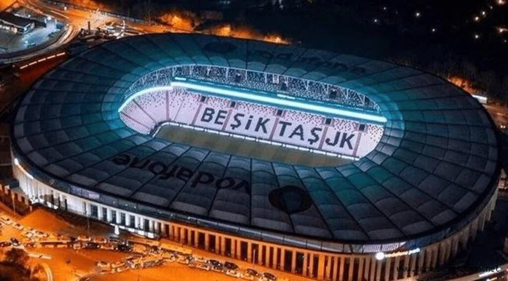 Beşiktaş Evinde Ların'le Güldü
