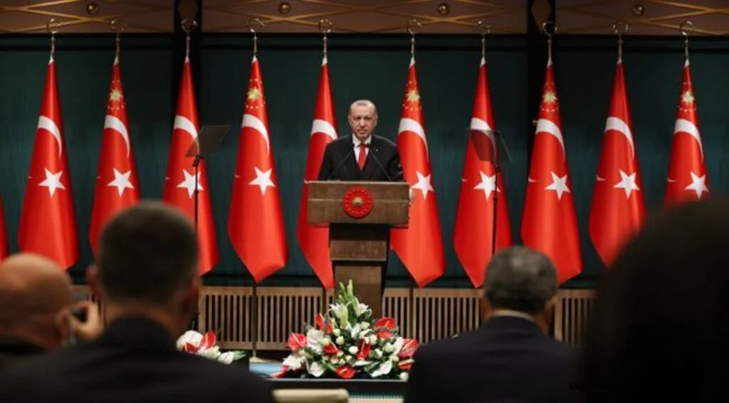 Dünyanın hiçbir ülkesinde "Katar bizi ele geçiriyor" diye zırvalayan kimse çıkmadı.