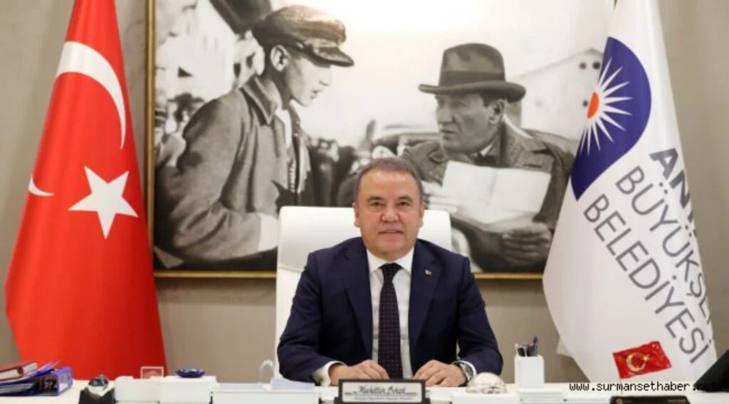 Antalya Büyükşehir Belediye Başkanı Muhittin BÖCEK 'ten Yeni Yıl Mesajı.