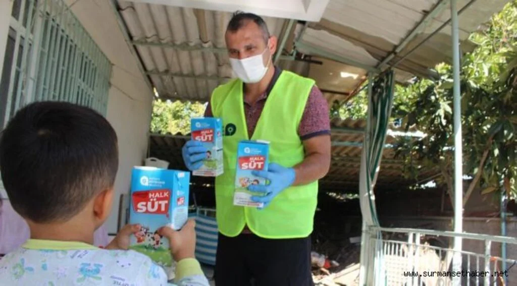 Antalya Büyükşehir Belediyesi çocuklara 224 bin litre Halk Süt dağıttı.