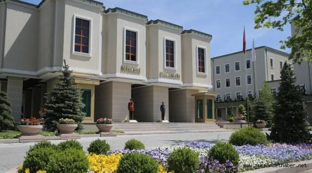 Bakanlık 'Hibrit Tehdit Hibrit Terörizm-PKK, DEAŞ, FETÖ' Raporu Hazırlandı