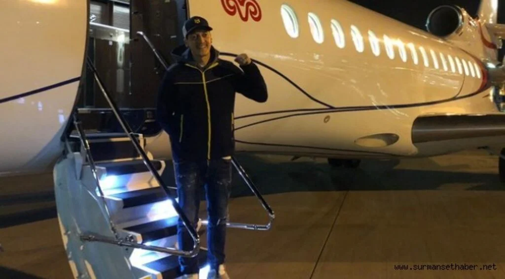Dünyaca Ünlü Türk Futbolcu Mesut Özil Türkiye'ye Geldi 