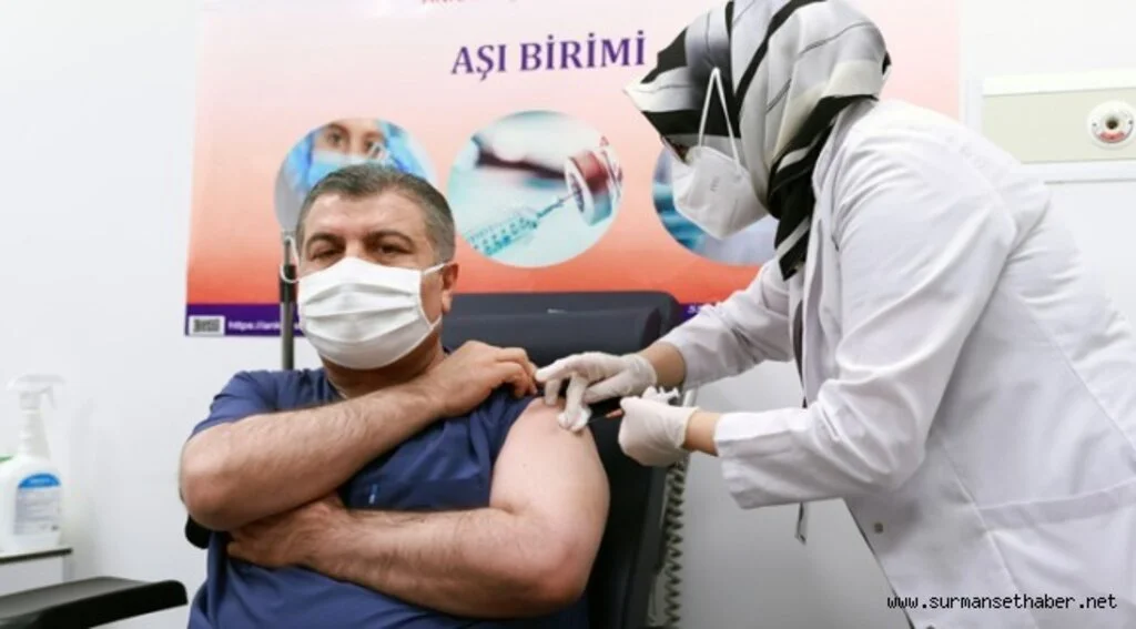 İlk Koronavirüs Aşısı Sağlık Bakanı Fahrettin Koca’ya Yapıldı