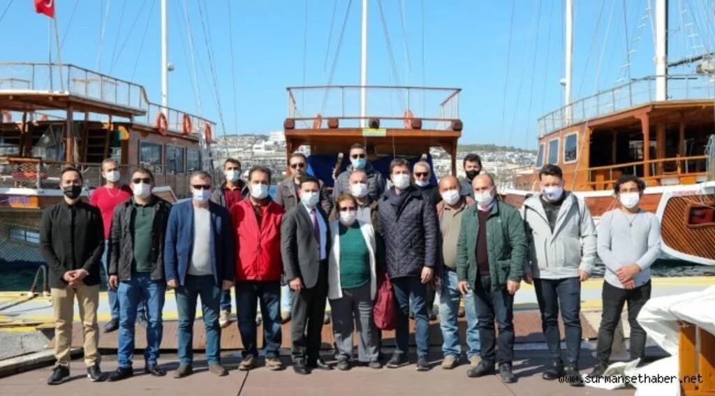 BAŞKAN ARAS GÜNLÜK GEZİ YAPAN DENİZCİLERLE BİR ARAYA GELDİ