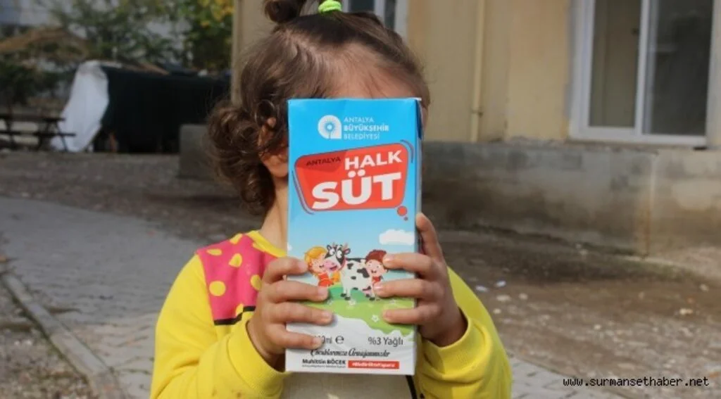 Halk Süt paketleri  çocuklarla buluşuyor