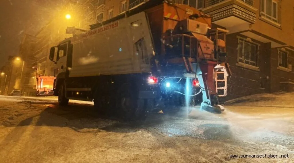 ​​KEÇİÖREN’DE BELEDİYE EKİPLERİ YOLLARI AÇTI, KARIN KEYFİNİ ÇOCUKLAR ÇIKARDI