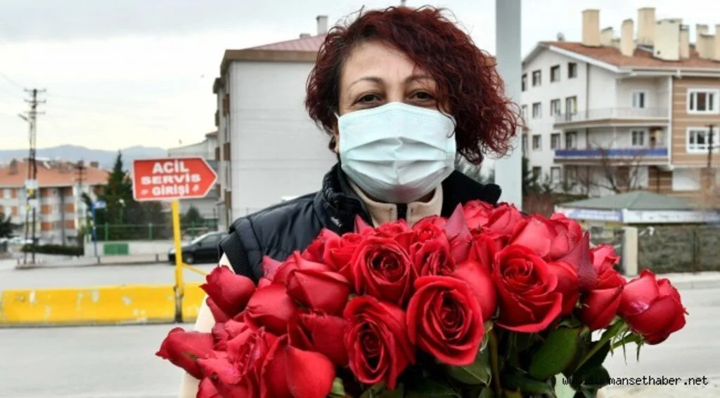 MANSUR YAVAŞ SEVGİLİLER GÜNÜ’NDE HEM SAĞLIK ÇALIŞANLARINI HEM DE  ÇİÇEKÇİ ESNAFINI MUTLU ETTİ