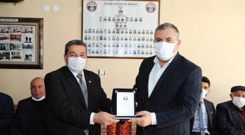 Muhtarlardan Başkan Demirbaş'a Teşekkür Plaketi